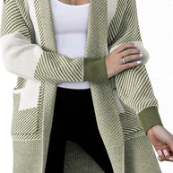 Damen Strickjacke mit modischem Muster und praktischen Taschen WW