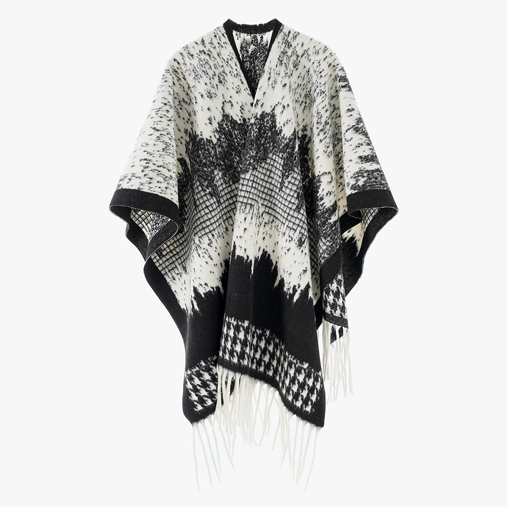 Damen Fransen Poncho mit modernem grafischen Muster und eleganter Spitze WW