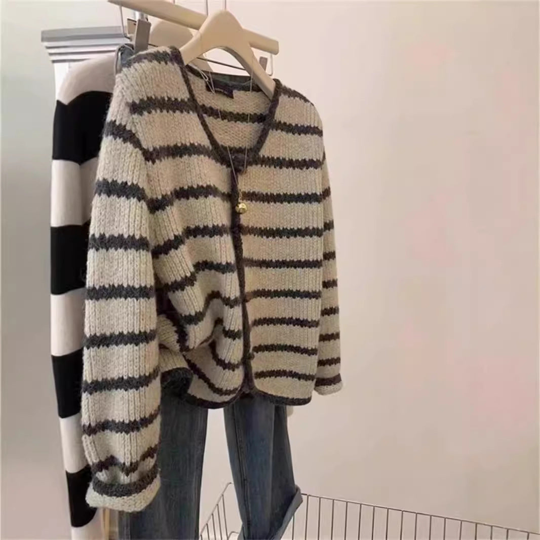 Damen Strickjacke im Boho-Stil mit Knopfleiste und breiten Ärmel WW