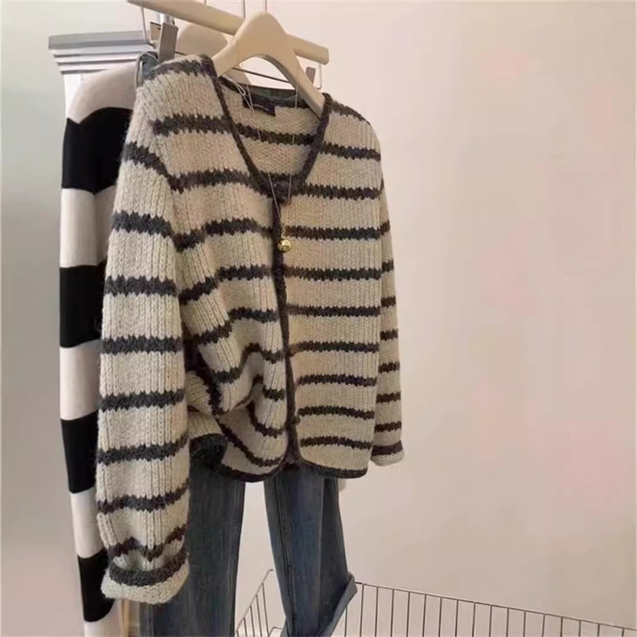 Damen Strickjacke im Boho-Stil mit Knopfleiste und breiten Ärmel WW