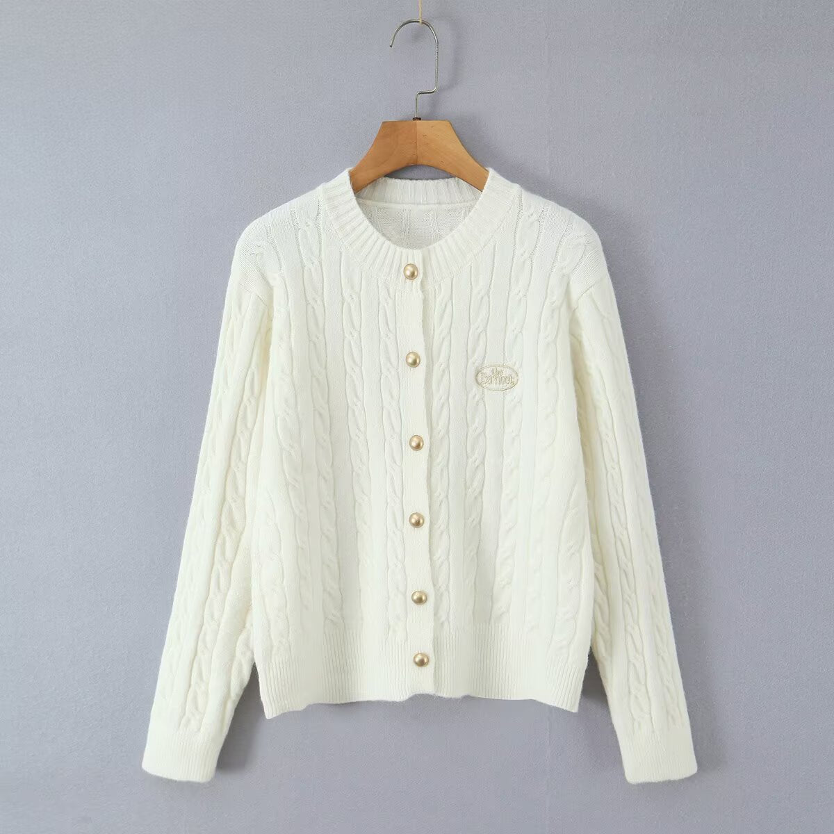 Damen Strickjacke mit elegantem Zopfmuster und Perlenknöpfen WW