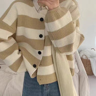 Damen Strickjacke mit Druckknopfverschluss und breiten Streifen WW