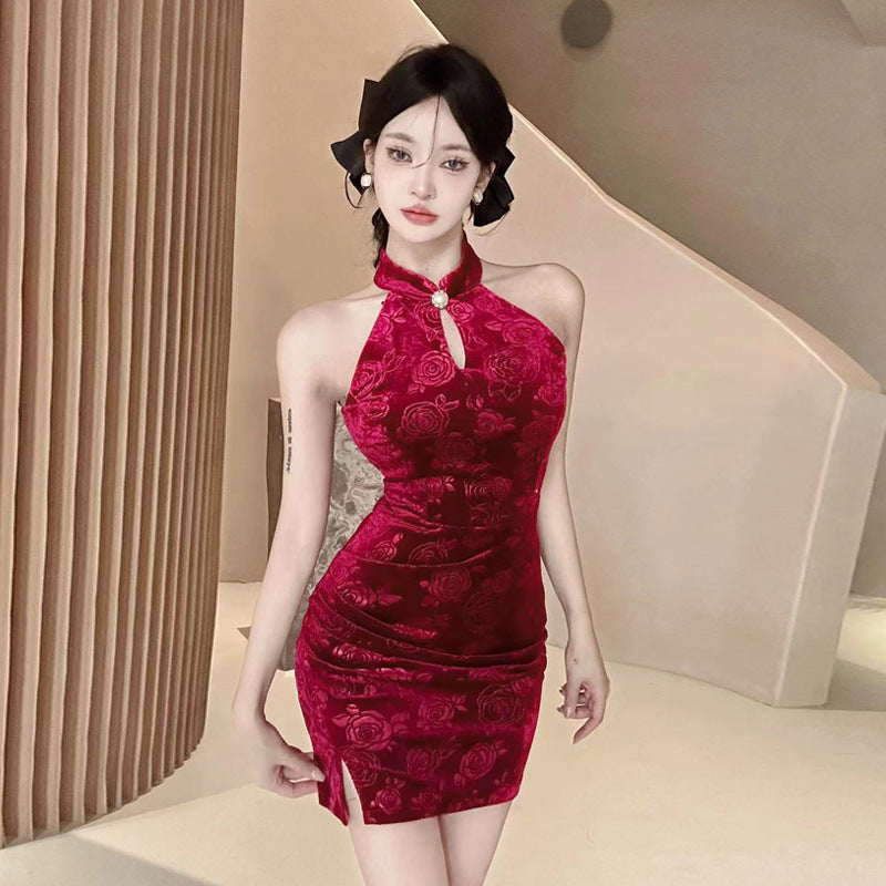 WOLFF | Butt-Hugging Off-Shoulder Cheongsam Enganates Kleid