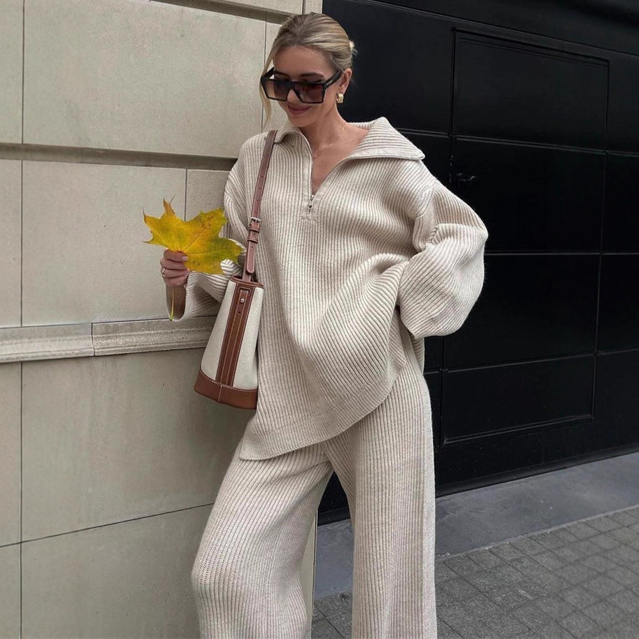 Damen Strickanzug mit hohem Kragen und modernem Reißverschluss WW