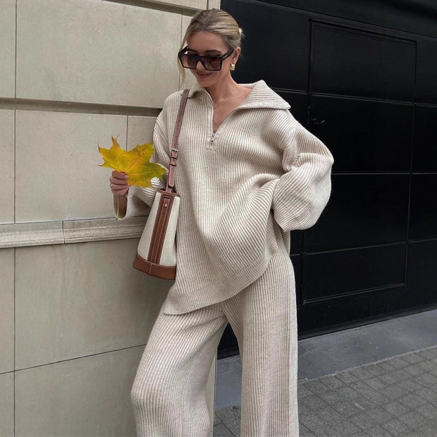 Damen Strickanzug mit hohem Kragen und modernem Reißverschluss WW