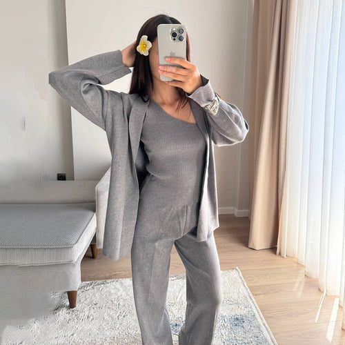 Damen Strickanzug mit asymmetrischem Oberteil und lässigem Schnitt WW