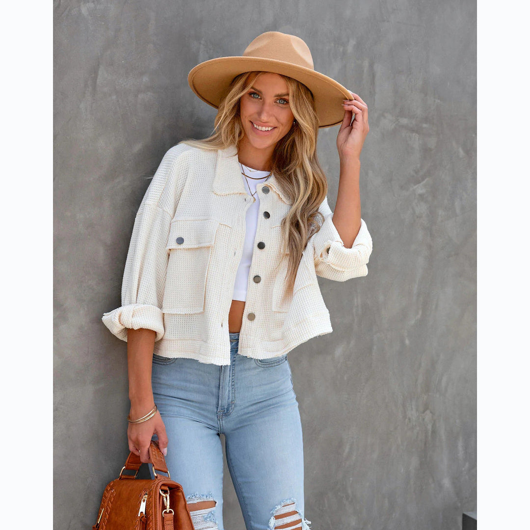 Damen Kurze Jeansjacke mit lässigem Schnitt und praktischem Taschen-Design W&W Mode