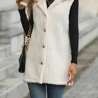 Damen Strickweste mit samtiger Oberfläche und modernen Knopfdetails WW