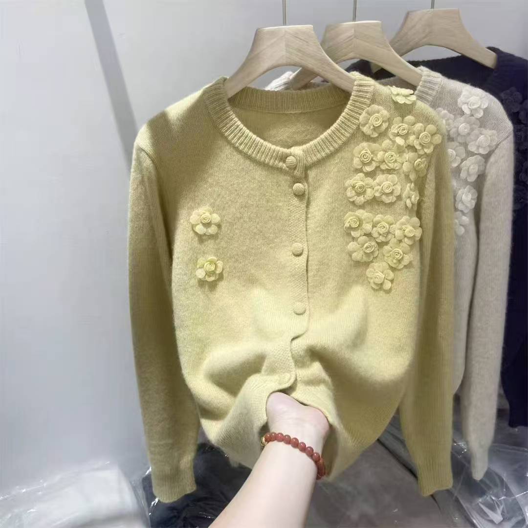 Damen Strickjacke mit floralen Akzenten WW