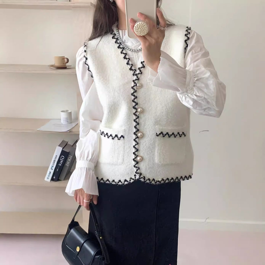 Damen Strickweste mit Perlenknöpfen und kontrastierenden Details WW