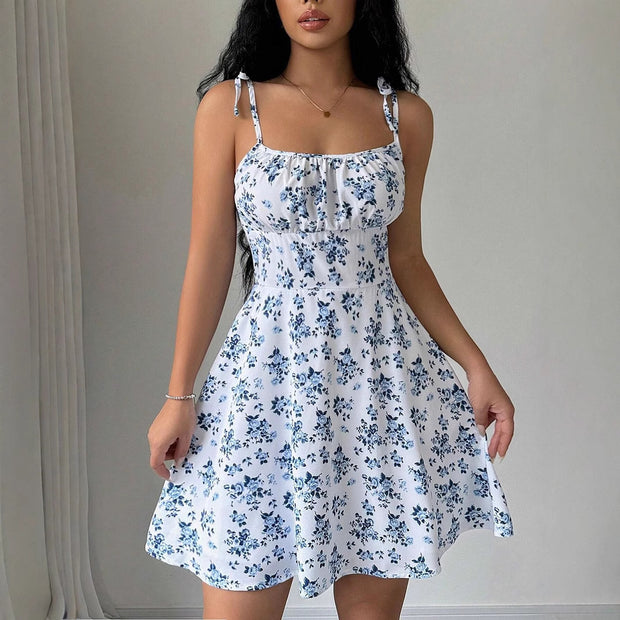 Damen Sommerkleid mit verstellbaren Spaghetti-Trägern und floralen Akzenten W&W