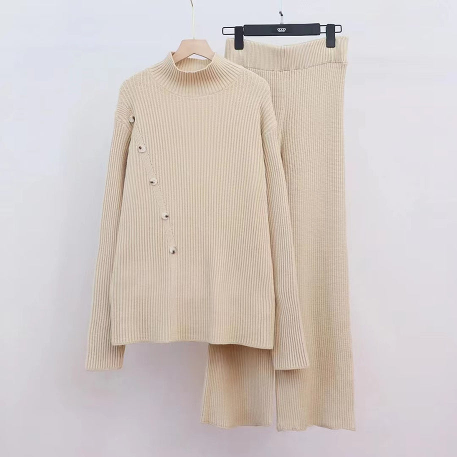Damen Strickensemble mit hohem Kragen und eleganten Knopfdetails WW