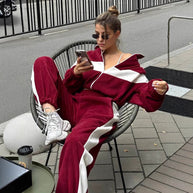 Damen Sportlicher Velours Zweiteiler mit modischen Streifen WW