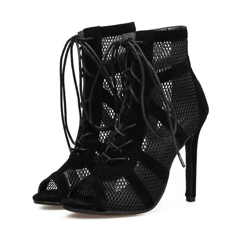 Damen Offene Stiefel im einzigartigen Netzdesign mit eleganter Schnürung W&W Mode