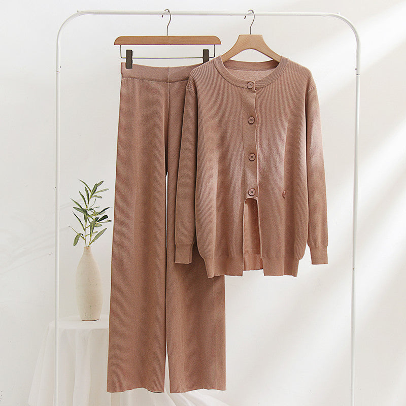 Damen strickendes Loungewear-Set mit feinem Rippmuster und herausragenden Knopfdetails WW