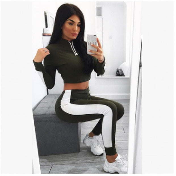 Damen Sportliches Set mit cropped Hoodie und leggings WW