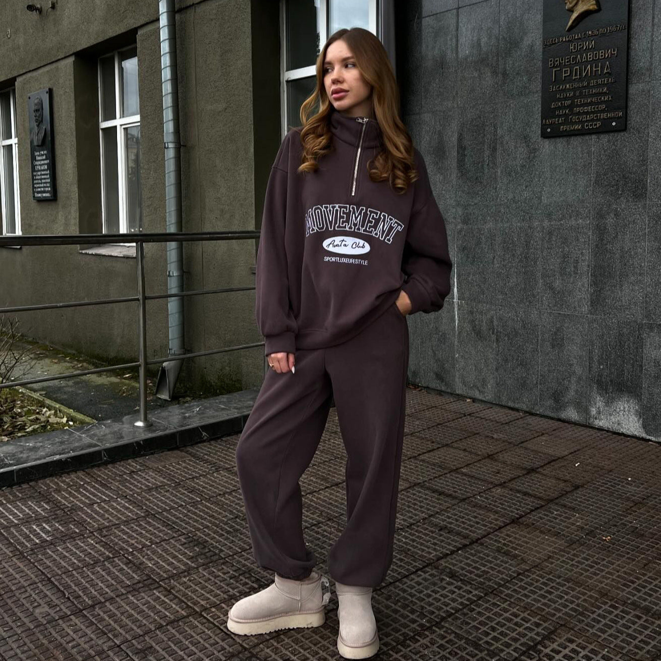 Damen sportliches Freizeitset mit halsfernem Reißverschluss und lässigem Schnitt WW