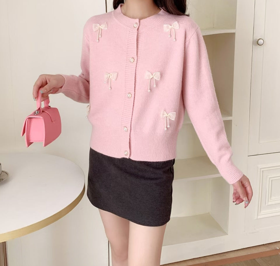 Damen Strickjacke mit Spitzenverzierungen und Knopfdetails WW
