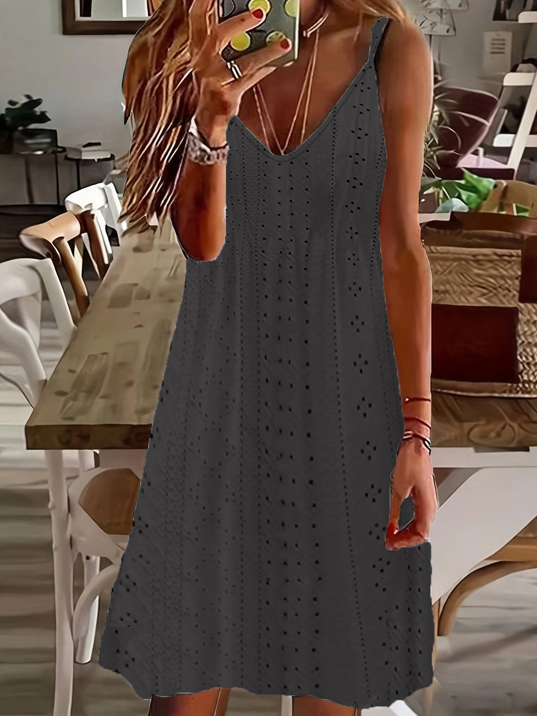 Damen Ärmelloses Maxikleid mit elegantem Lochmuster und V-Ausschnitt W&W Mode