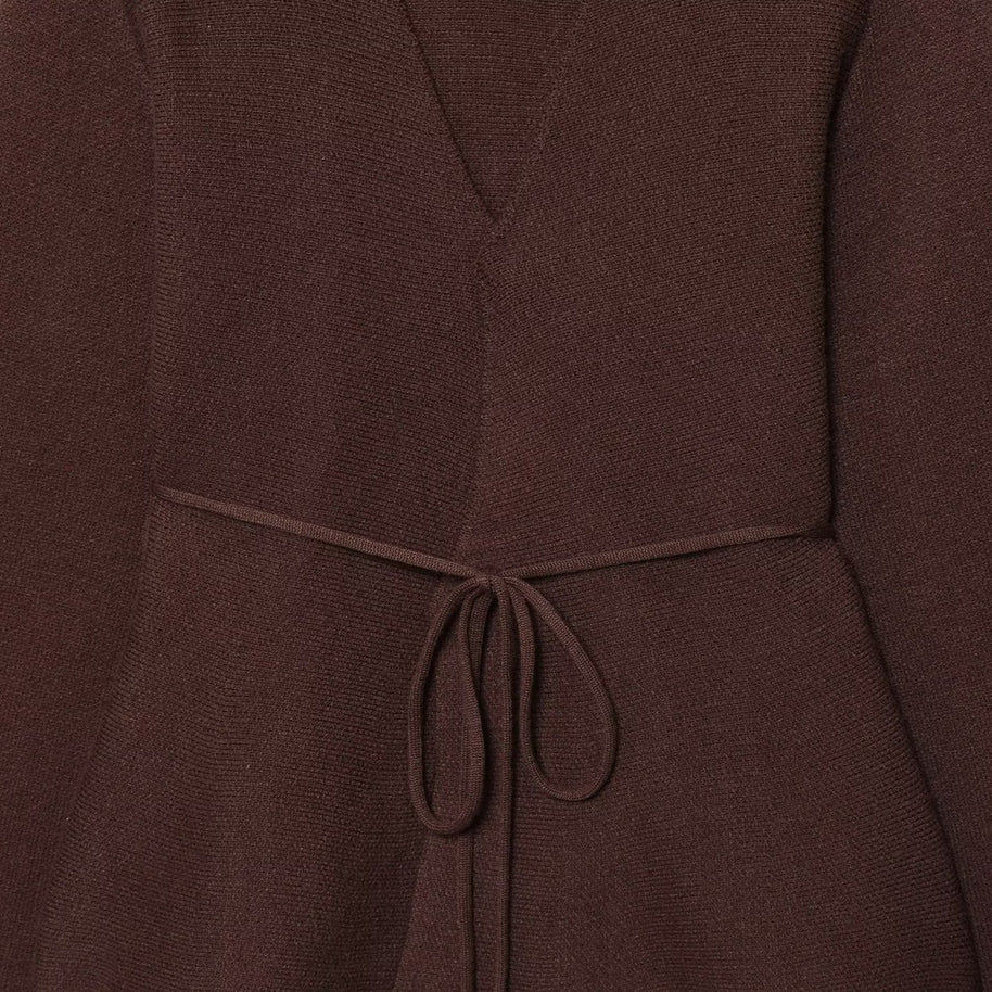 Damen Strickjacke mit eleganter Taillierung und V-Ausschnitt WW