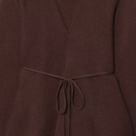 Damen Strickjacke mit eleganter Taillierung und V-Ausschnitt WW