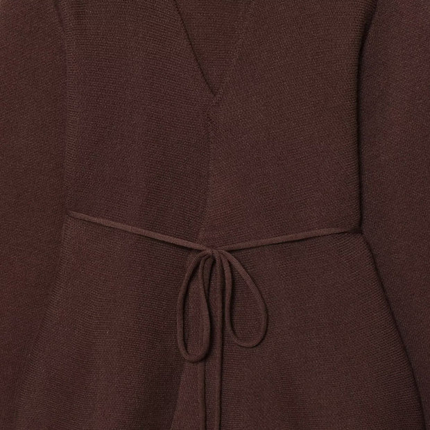 Damen Strickjacke mit eleganter Taillierung und V-Ausschnitt WW