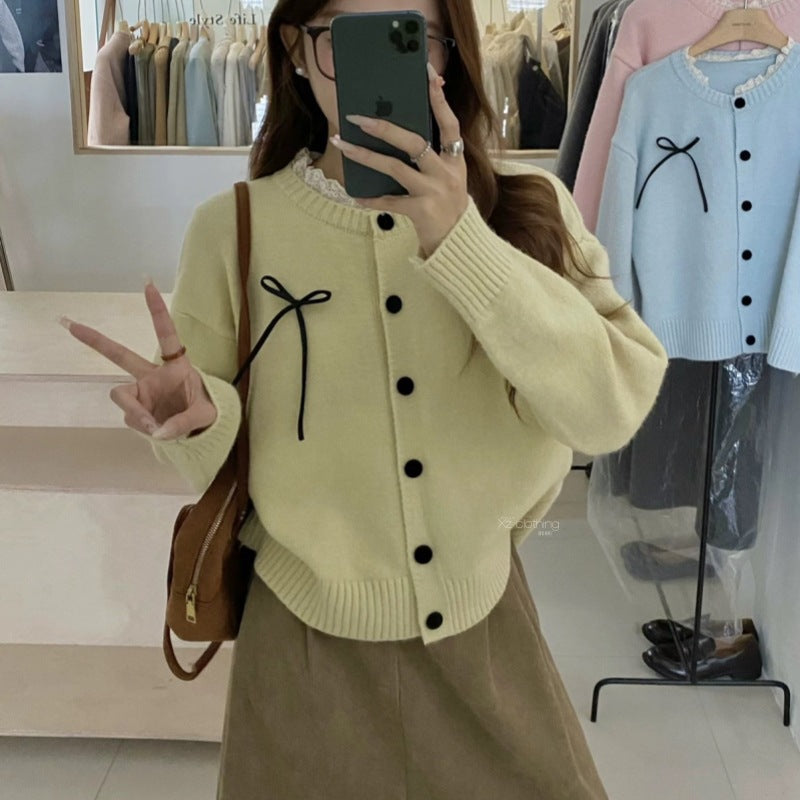 Damen Strickcardigan mit dekorativen Knöpfen und Schleifenakzent WW