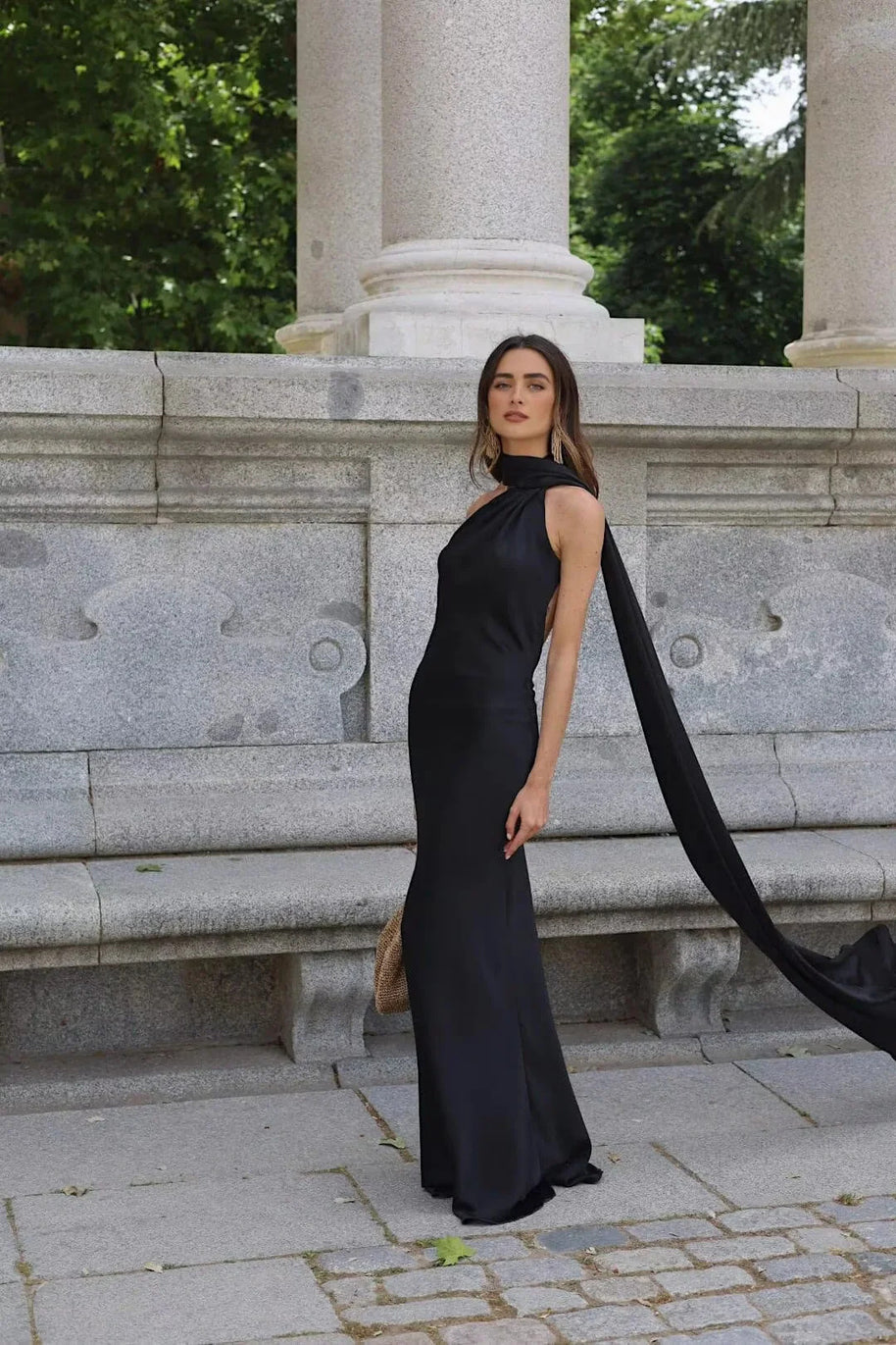 Damen Abendkleid mit elegantem Stehkragen und voluminösem Cape W&W