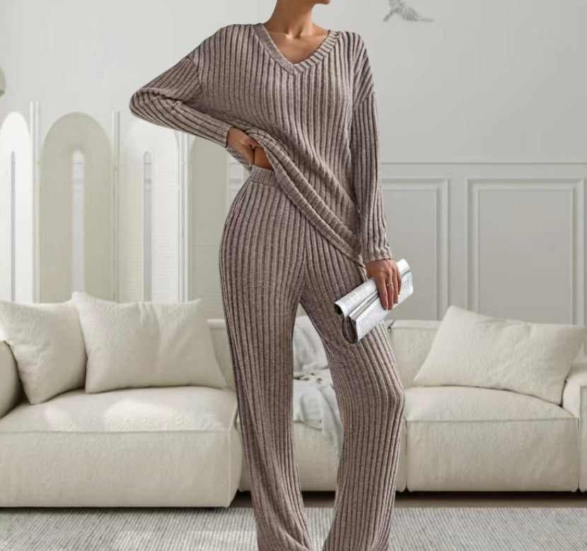 Damen Strickanzug mit modischem V-Ausschnitt und feinem Rippdesign WW