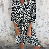 Damen Shirtkleid mit raffiniertem Muster WW