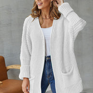 Damen Strickjacke mit tiefem V-Ausschnitt und praktischen Taschen WW