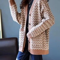 Damen Strickjacke im modernen Graphic-Design WW