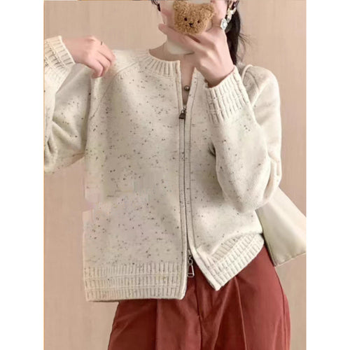 Damen Strickjacke mit einem modernen Reißverschluss und gerippten Abschlüssen WW