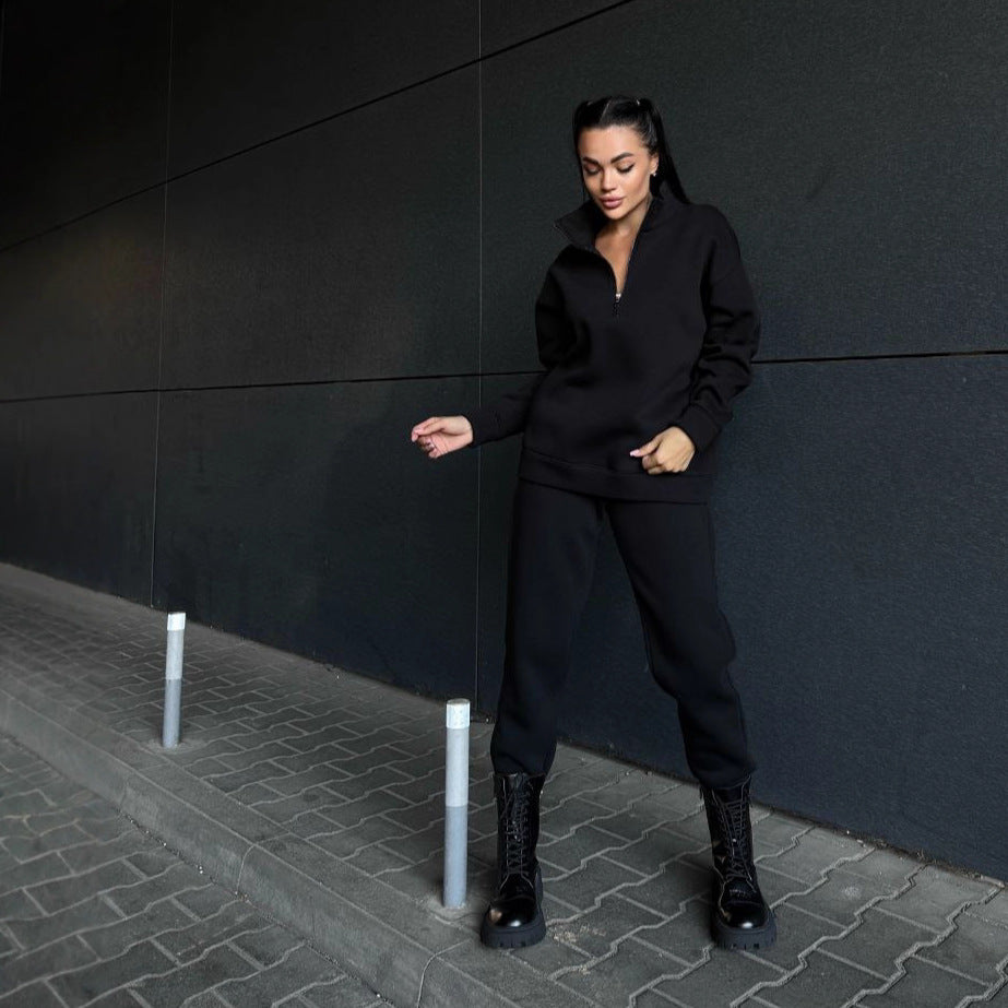 Damen sportliches Fleece-Set mit hohem Kragen und praktischen Reißverschlusselementen WW