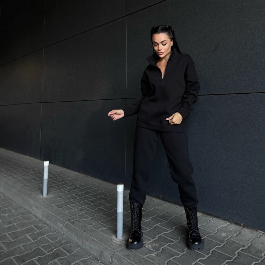 Damen sportliches Fleece-Set mit hohem Kragen und praktischen Reißverschlusselementen WW