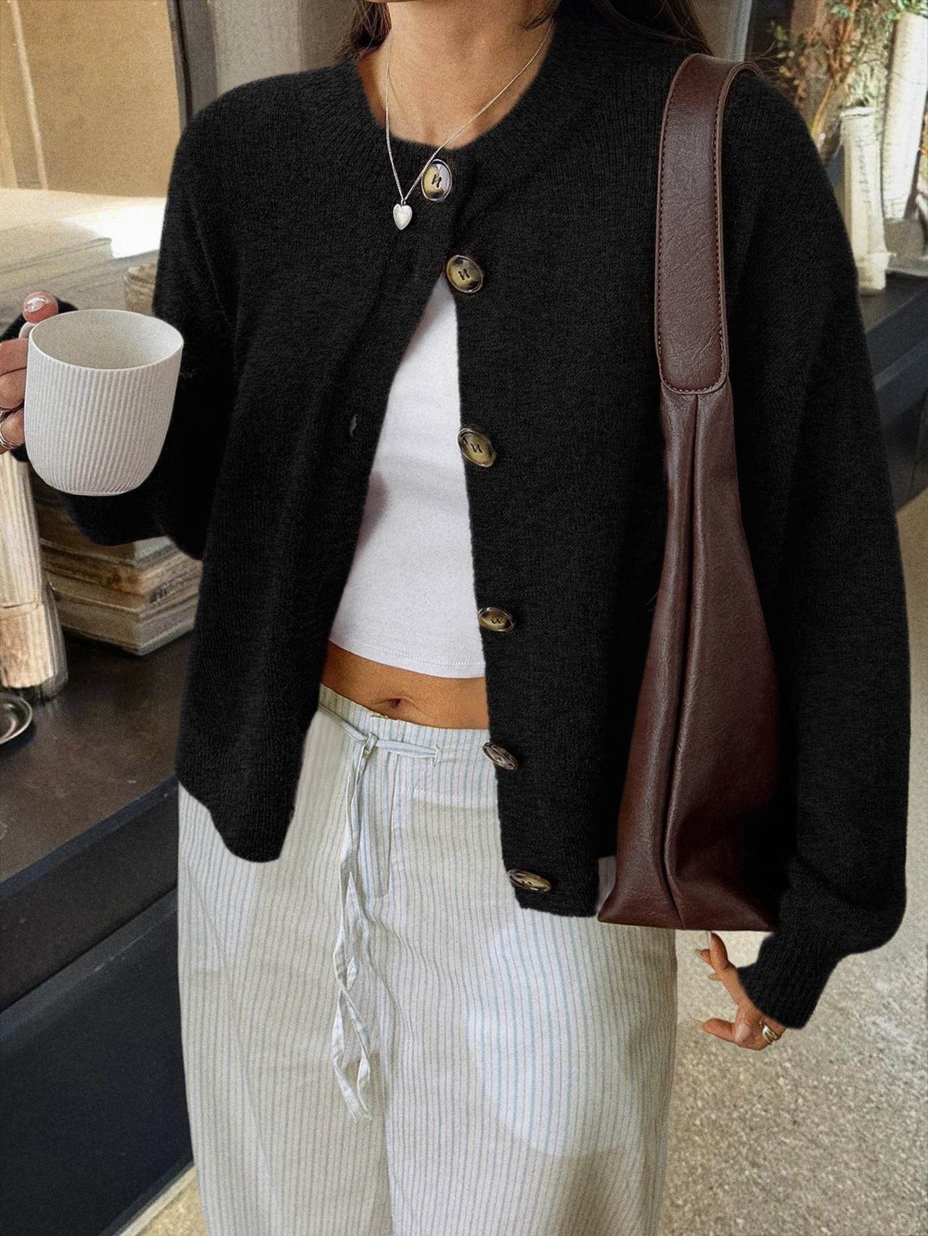 Damen Strickjacke mit Knopfdetails und lässigem Schnitt WW