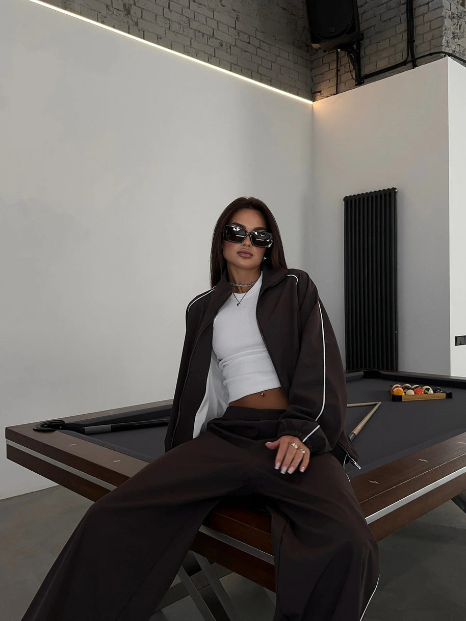 Damen Sportliche und luftige Trainingsjacke mit weit geschnittenen Hosen WW