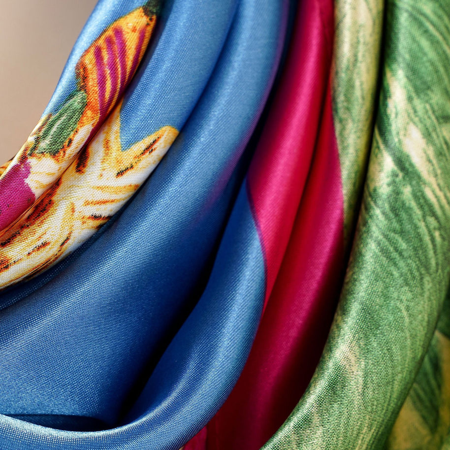 Damen Seidenschal mit kunstvollem floralem Design und luxuriösem Glanz WW