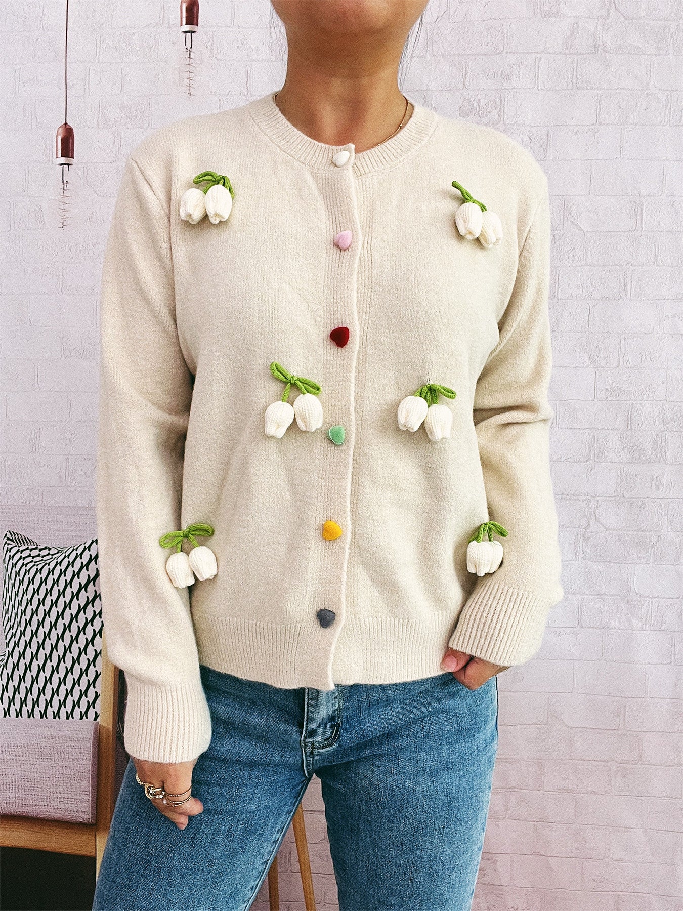 Damen Strickjacke mit fröhlichen Blumenapplikationen WW