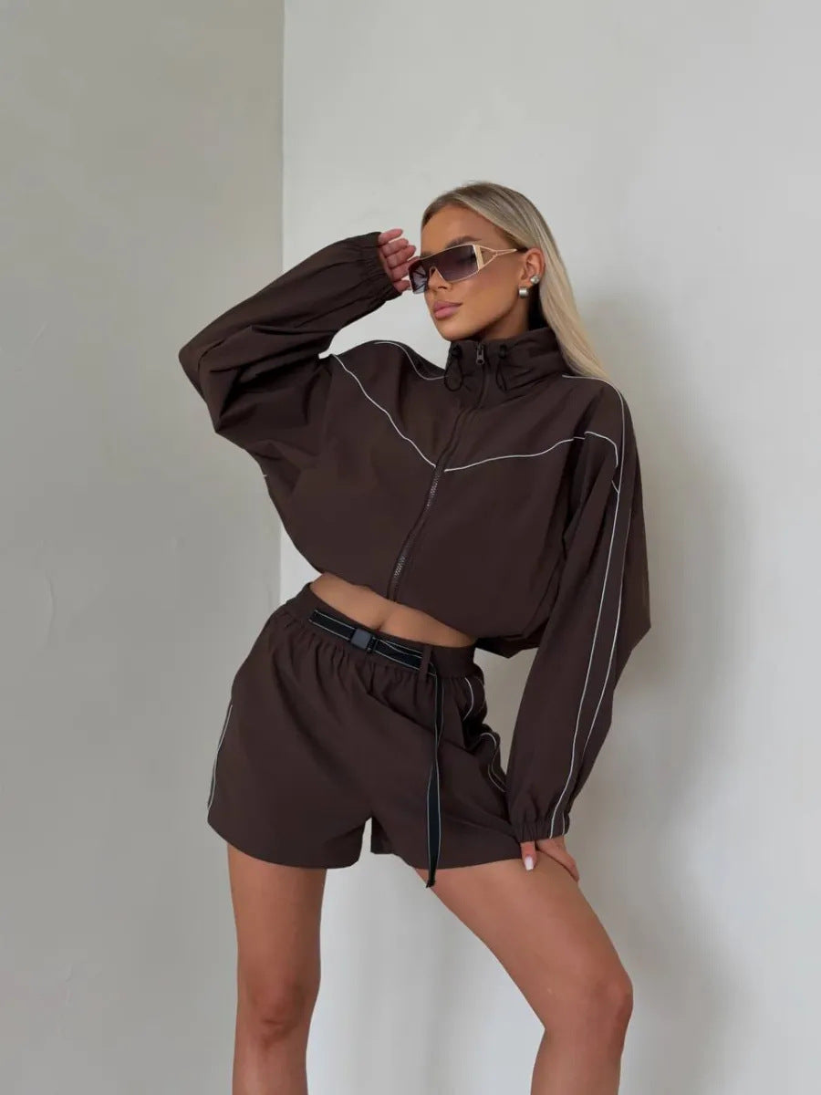 Damen sportlicher Zweiteiler mit cropped Jacke und Shorts WW