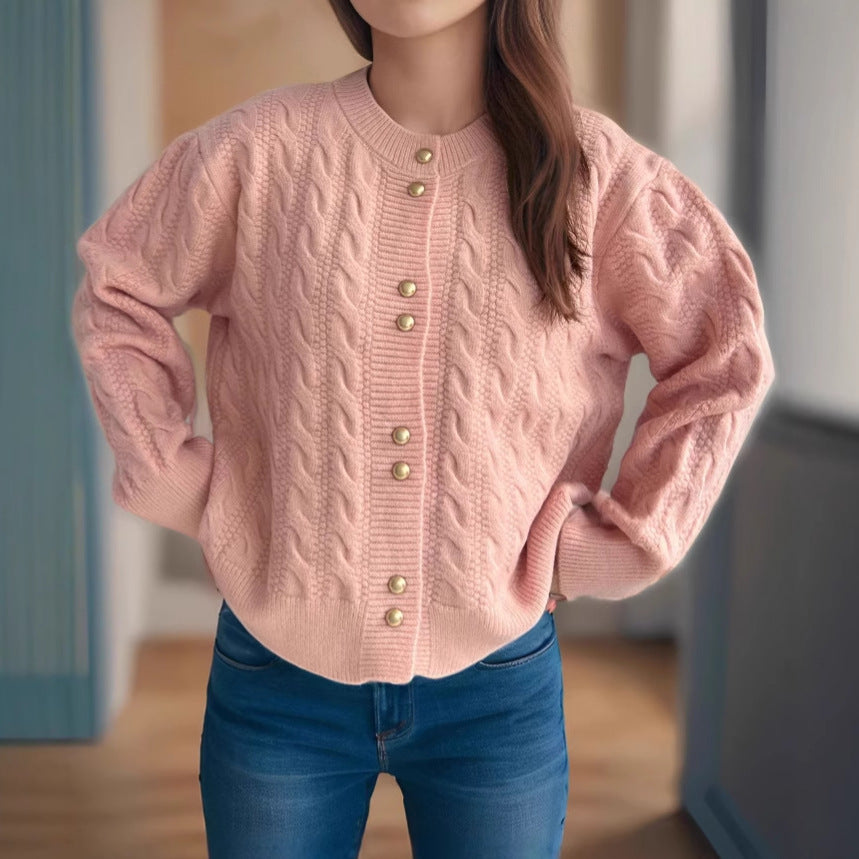 Damen Strickjacke mit eleganter Zopfmusterstruktur und dekorativen Knöpfen WW