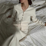 Damen Strickensemble mit klassischem V-Ausschnitt und Knopfdetails WW