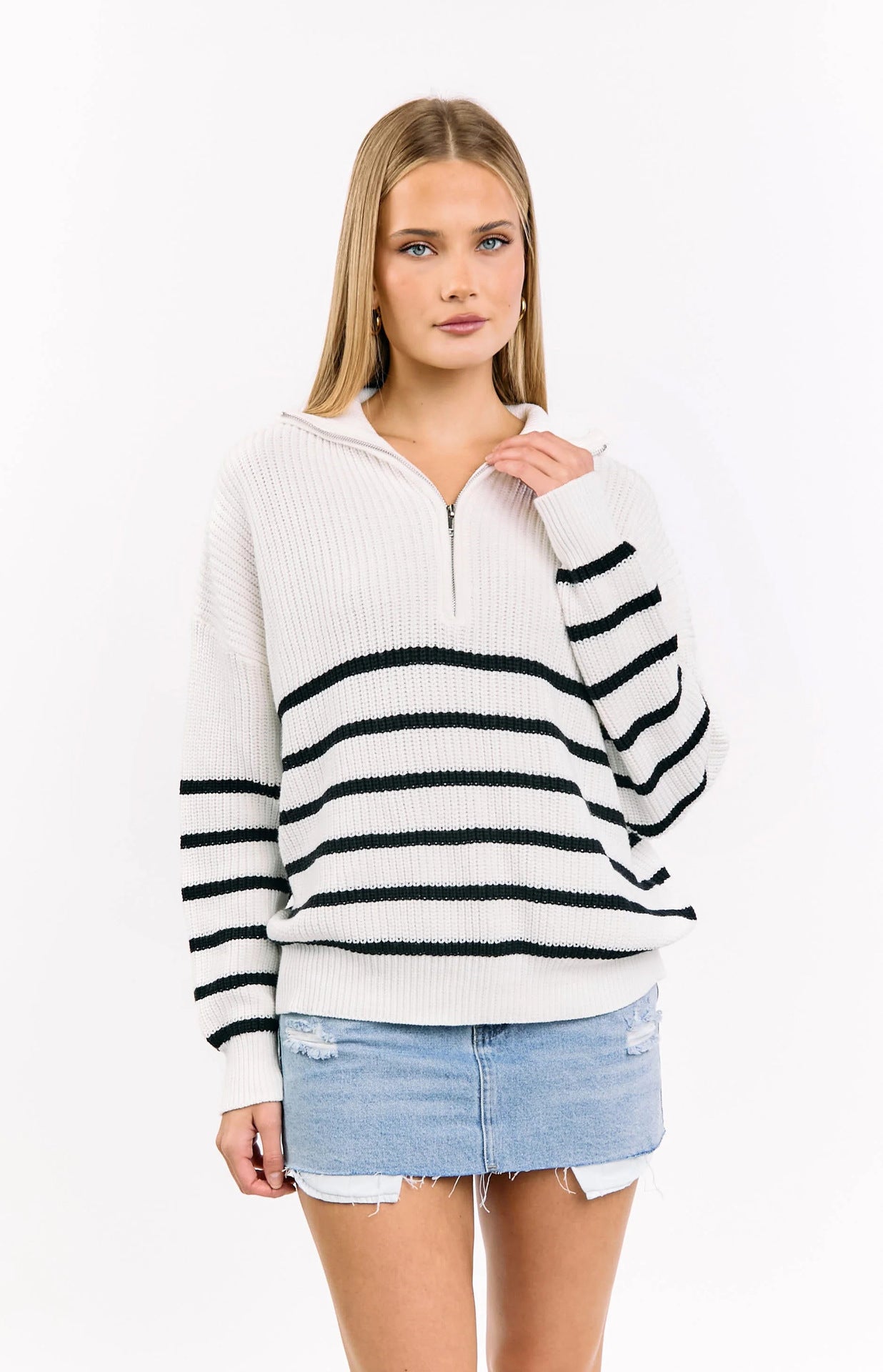 Damen sportlicher Strickpullover mit halbem Reißverschluss und Streifenmuster WW