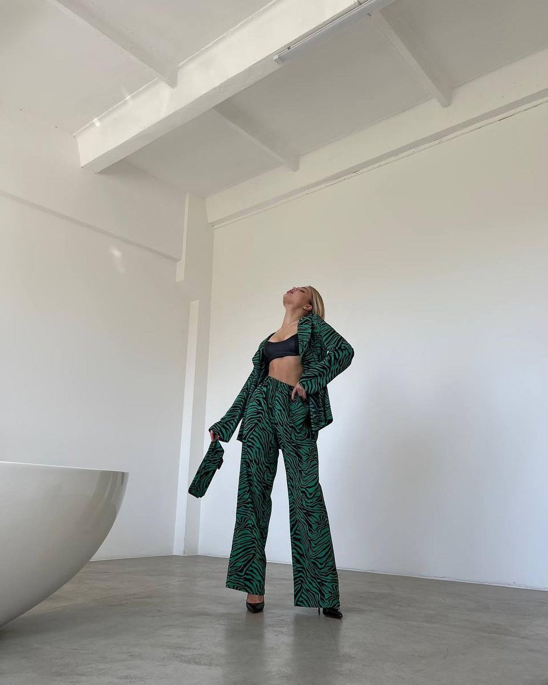 Damen Set aus leichtem Blazer und weiter Hose im floralem Design WW