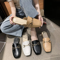 Damen Modische Mules mit elegantem Ledermaterial und schickem Schnallenakzent W&W