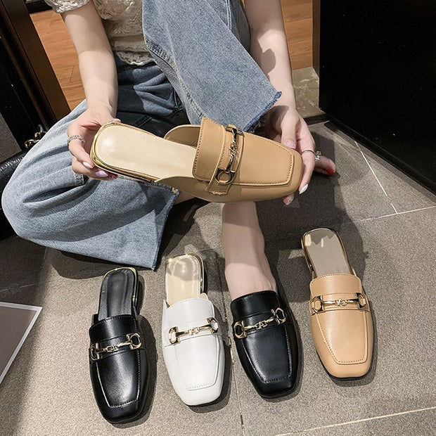 Damen Modische Mules mit elegantem Ledermaterial und schickem Schnallenakzent W&W