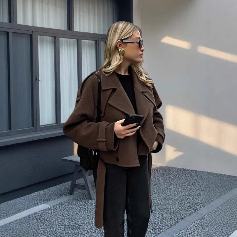 Damen stilvolle cropped Jacke im modernen Biker-Design mit doppeltem Knopfverschluss WW