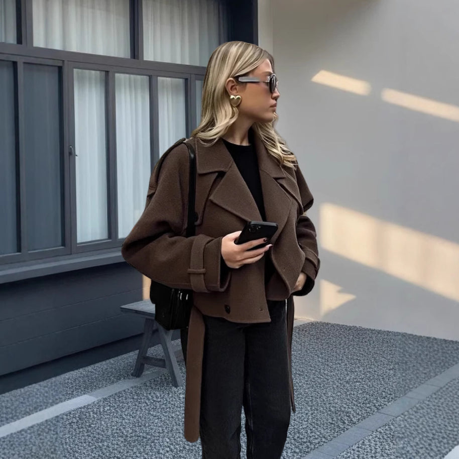 Damen stilvolle cropped Jacke im modernen Biker-Design mit doppeltem Knopfverschluss WW