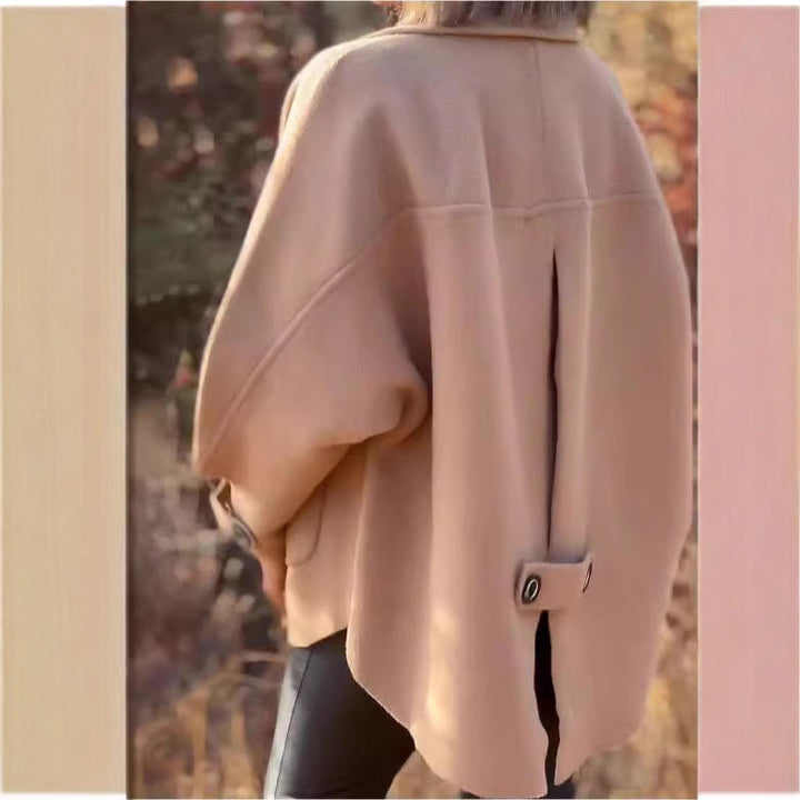 Damen weiche Wolljacke mit Schulterpasse und Knopfdetails W&W Mode