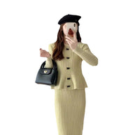 Damen Strickensemble mit elegantem Rock und feiner Knopfdetails WW